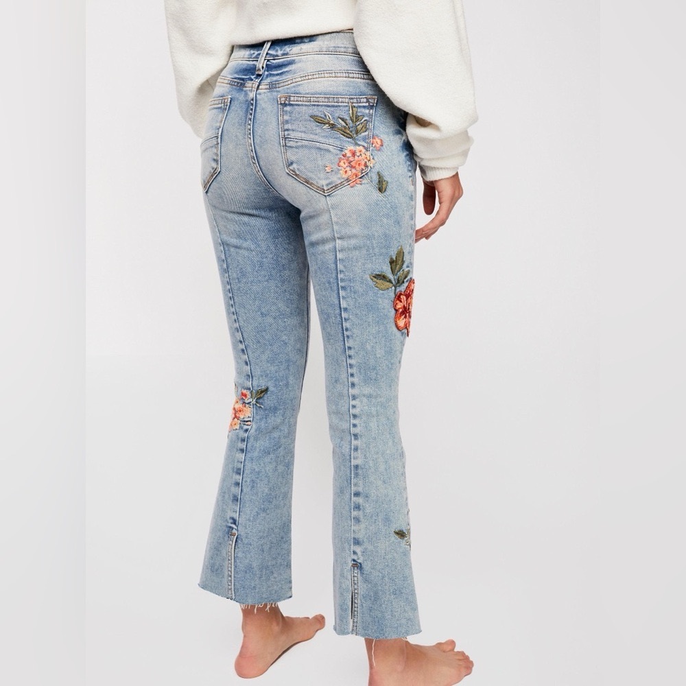 DRIFTWOOD Cropped Jeans with Floral Embroidery Roxy sz 24